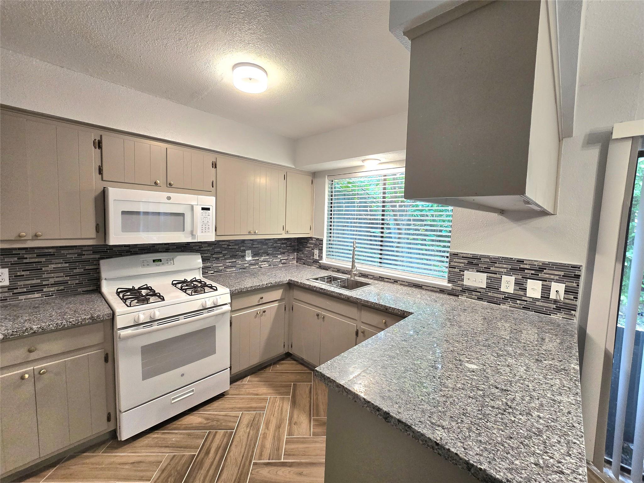 1417 Hyridge Cir Property Photo 5