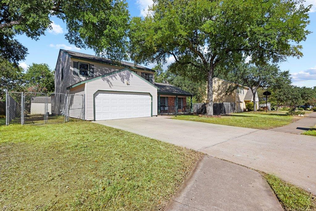 1702 Oakridge Dr Property Photo 4
