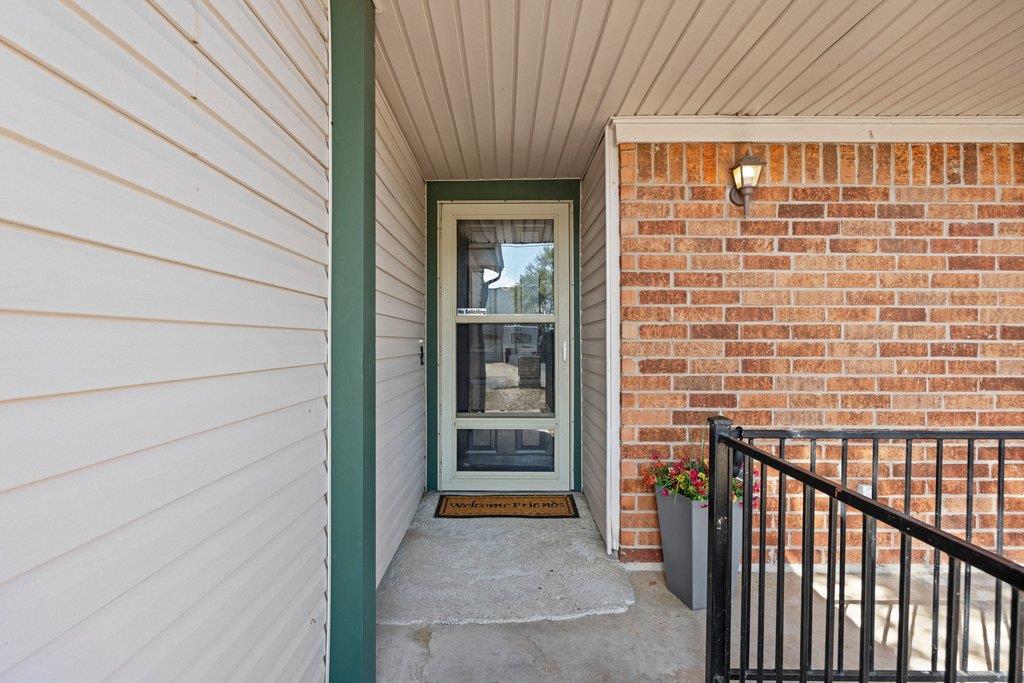 1702 Oakridge Dr Property Photo 7