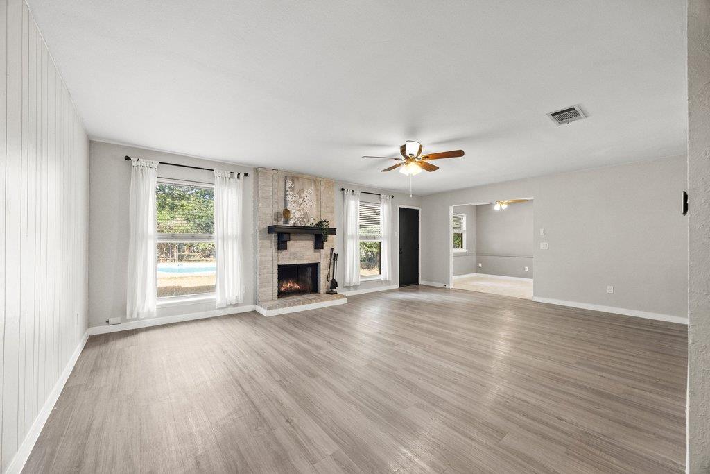 1702 Oakridge Dr Property Photo 10