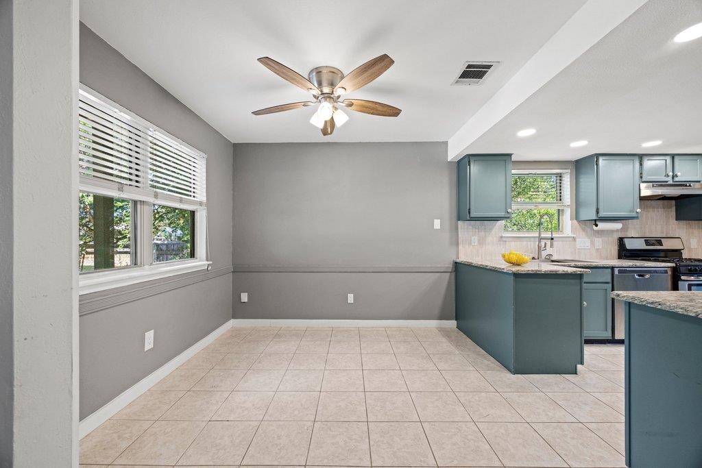 1702 Oakridge Dr Property Photo 15