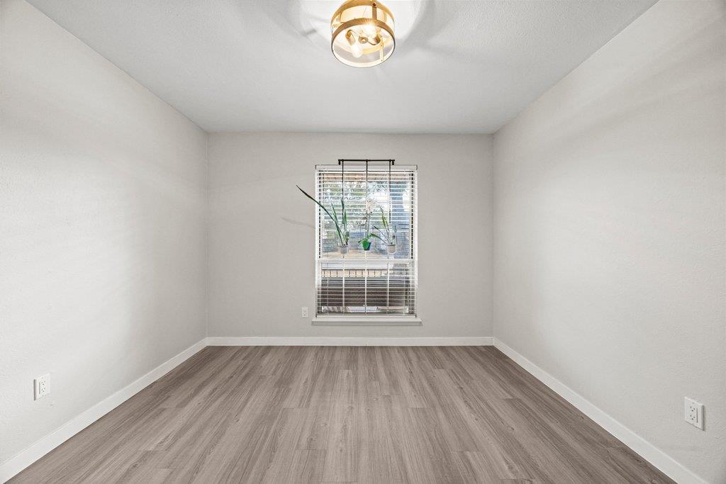 1702 Oakridge Dr Property Photo 20
