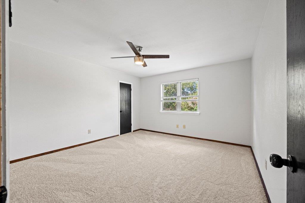 1702 Oakridge Dr Property Photo 29