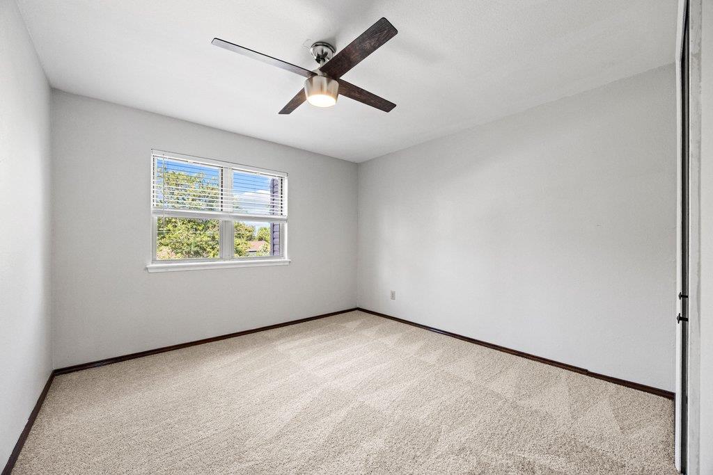 1702 Oakridge Dr Property Photo 30