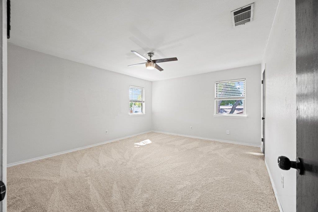 1702 Oakridge Dr Property Photo 33