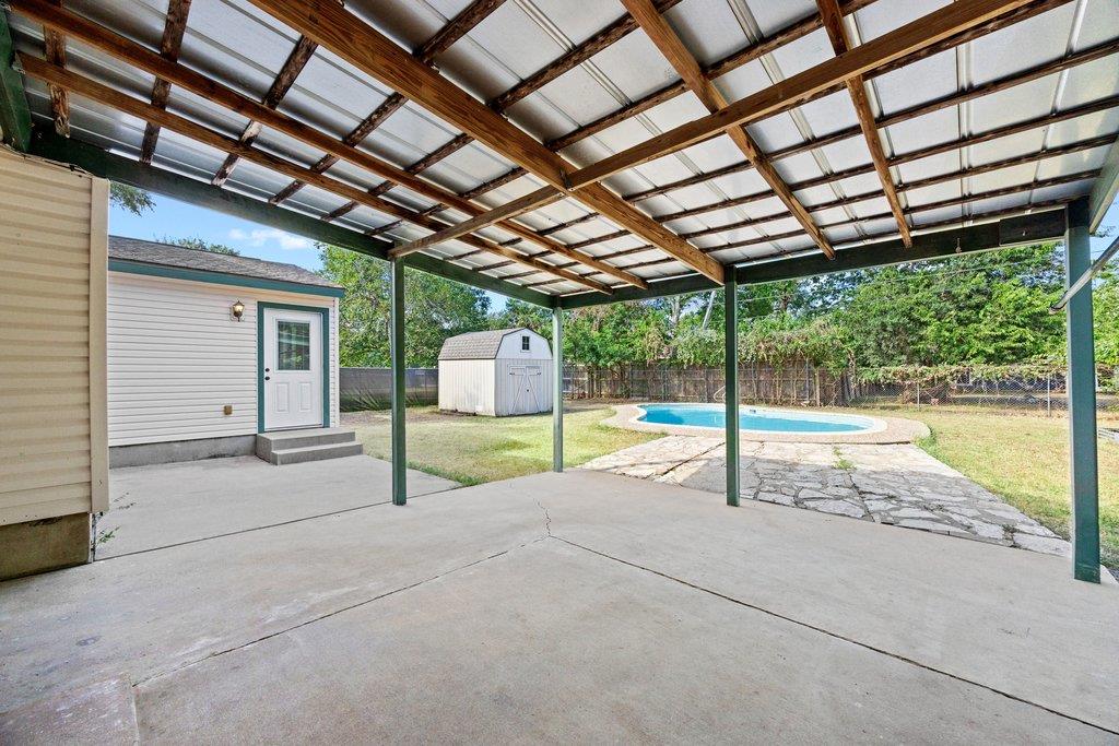 1702 Oakridge Dr Property Photo 36