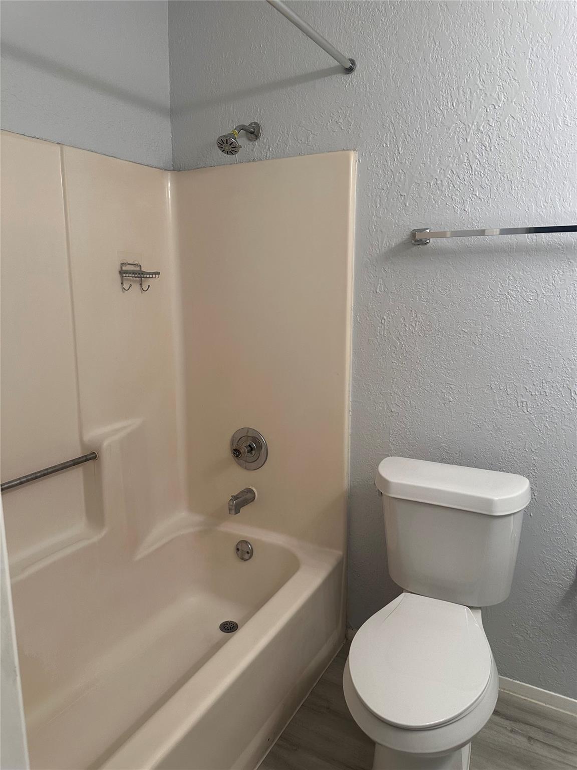 2807 Jadewood Ct #b Property Photo 6