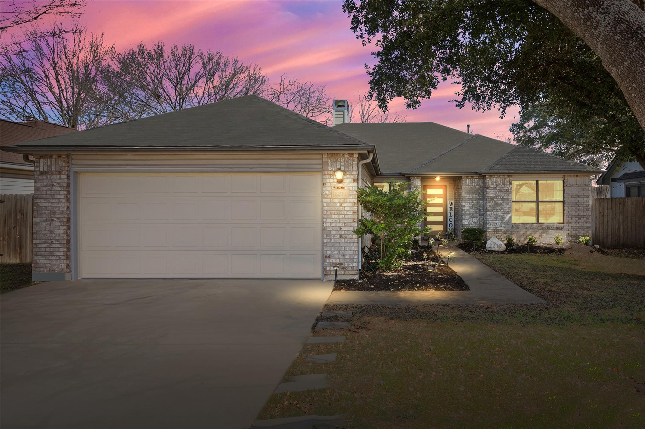 2210 Silverleaf Ln Property Photo