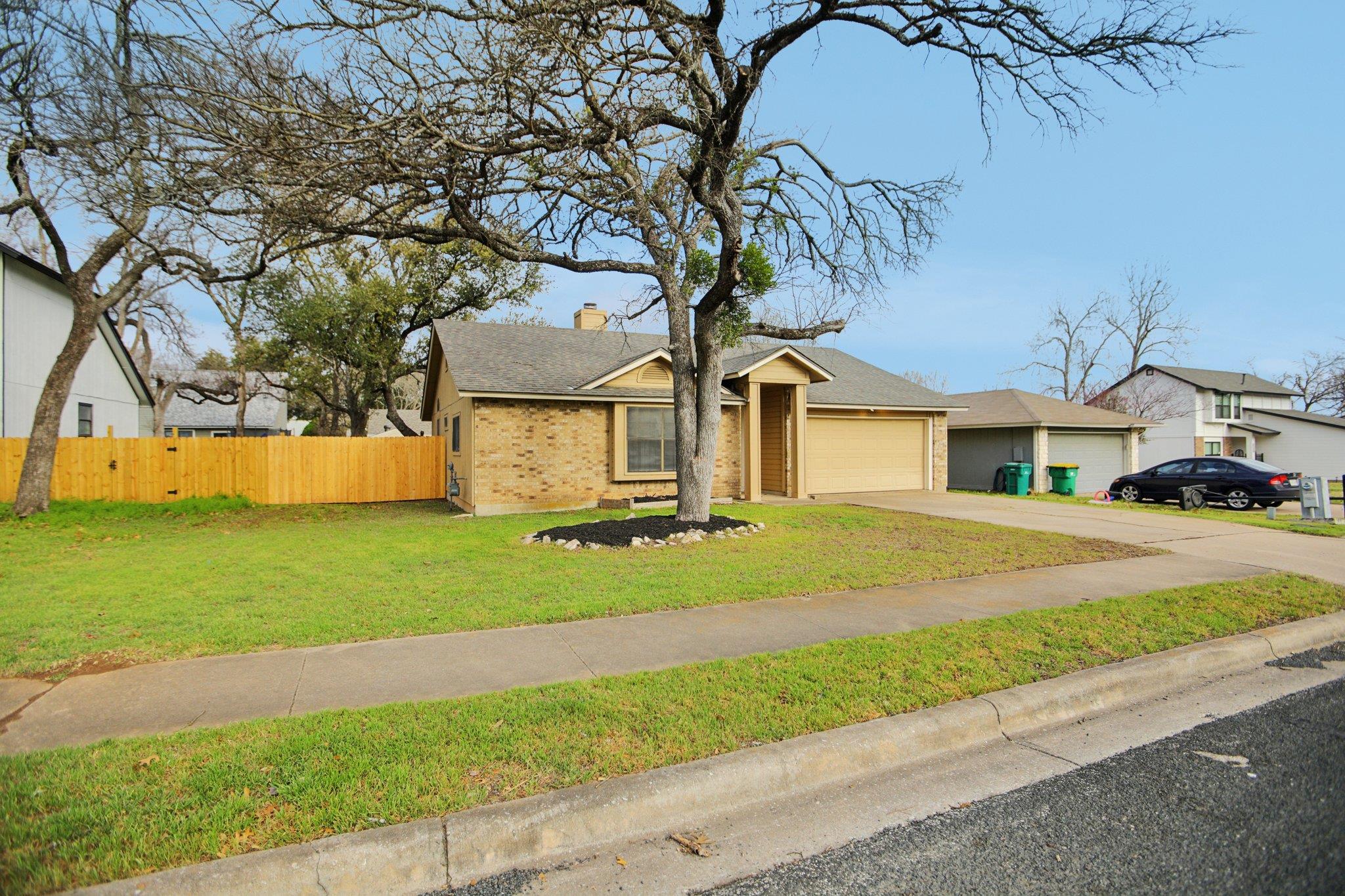 1405 Butternut Pl Property Photo 2