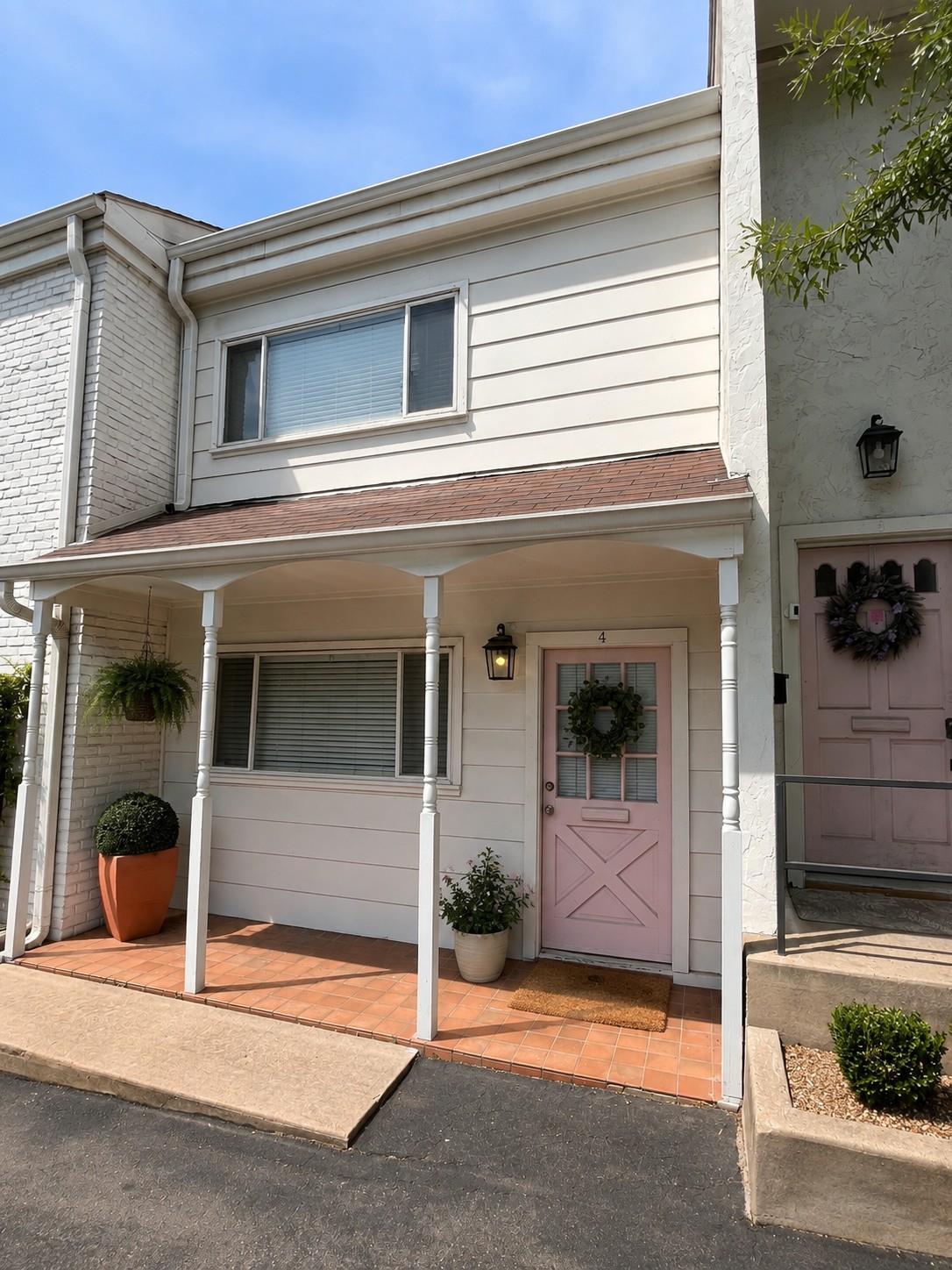 2401 Winsted Ln #4 Property Photo 1