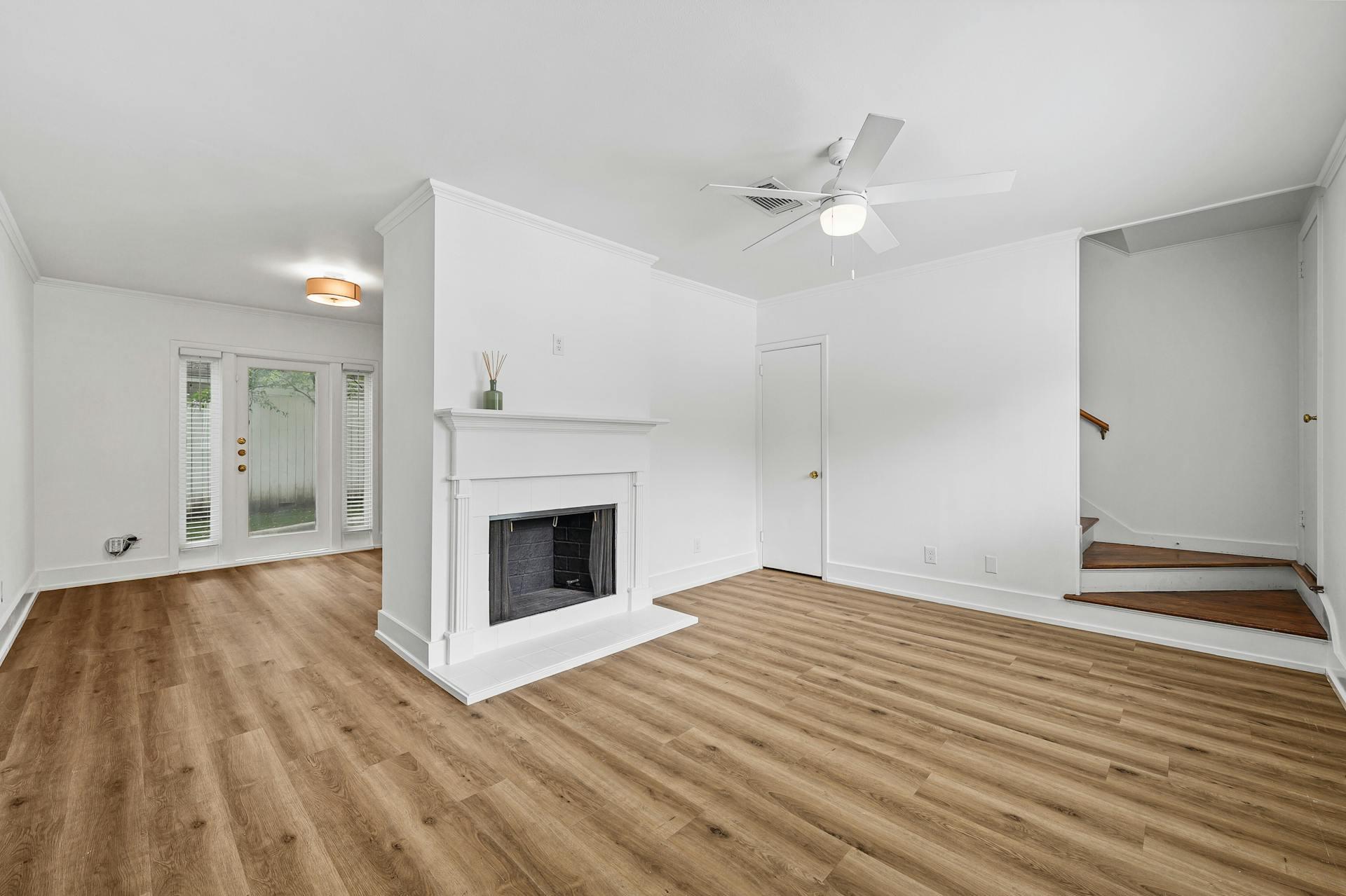 2401 Winsted Ln #4 Property Photo 3