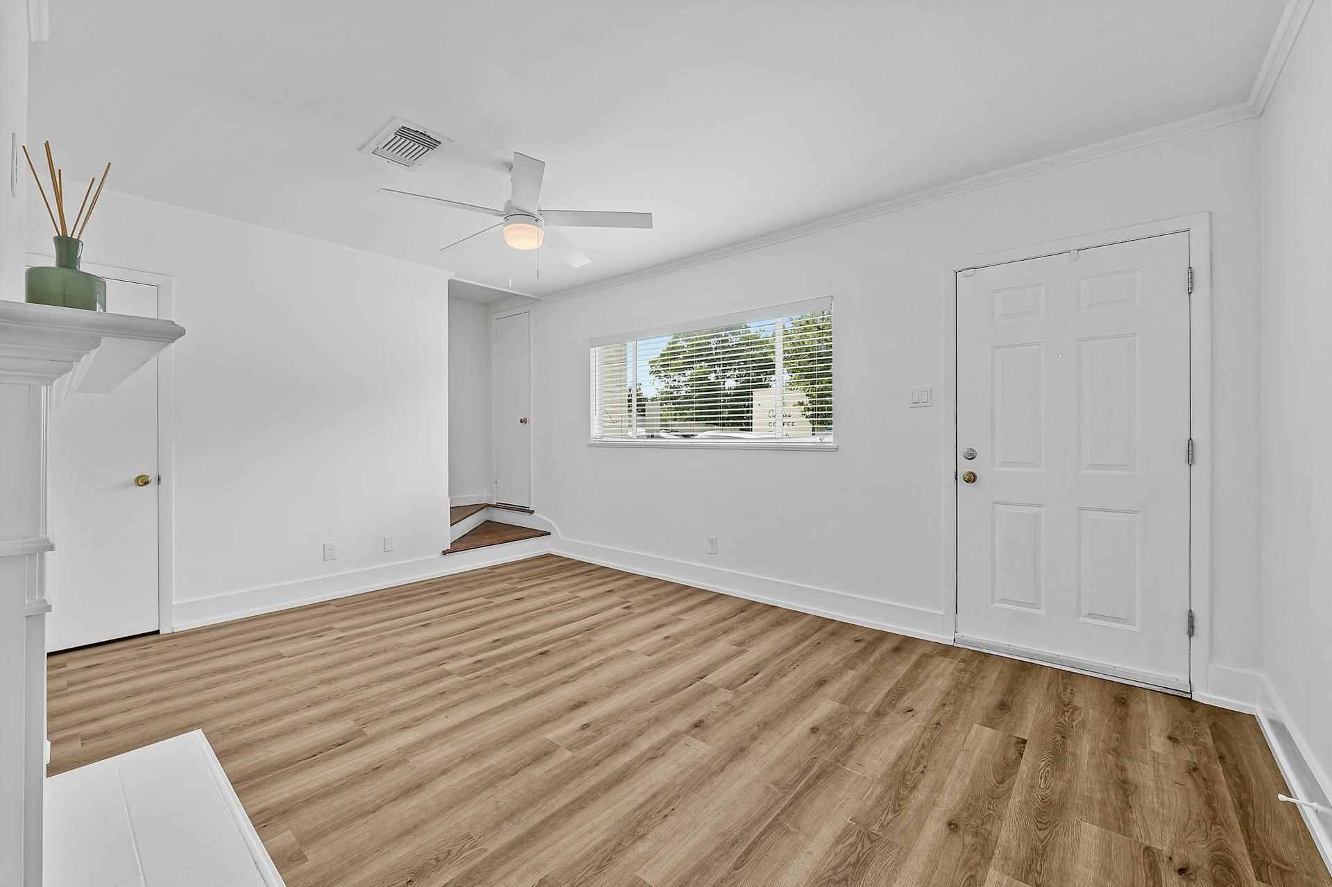 2401 Winsted Ln #4 Property Photo 4