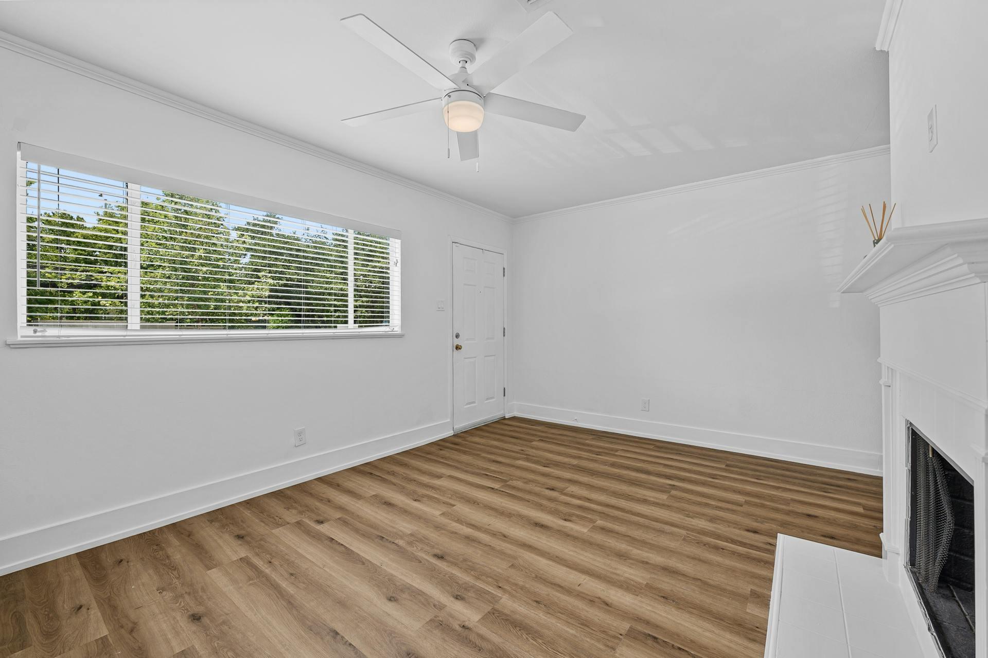 2401 Winsted Ln #4 Property Photo 6