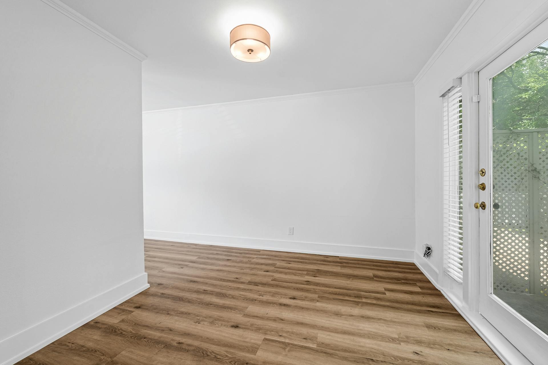 2401 Winsted Ln #4 Property Photo 12