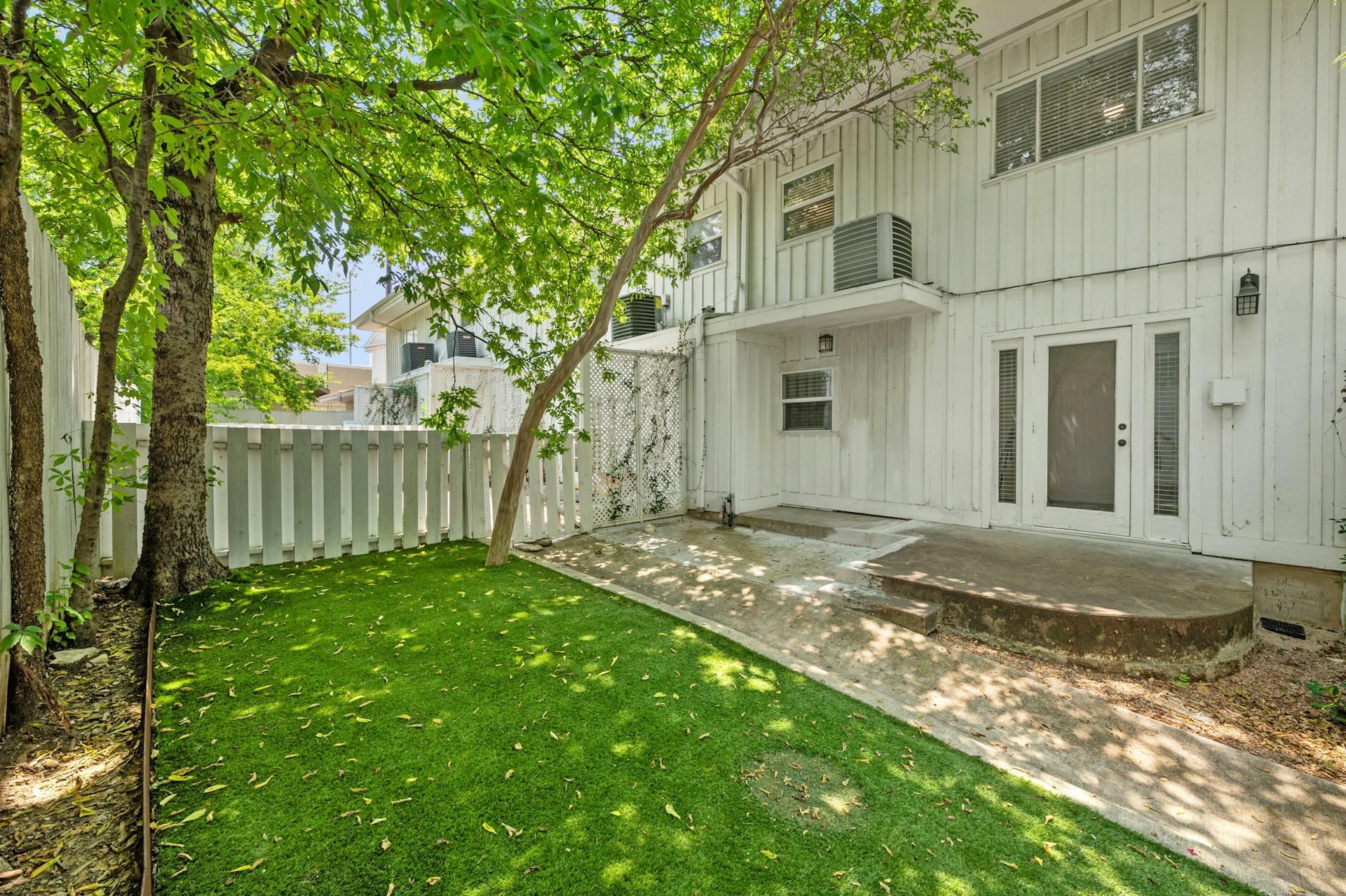 2401 Winsted Ln #4 Property Photo 20