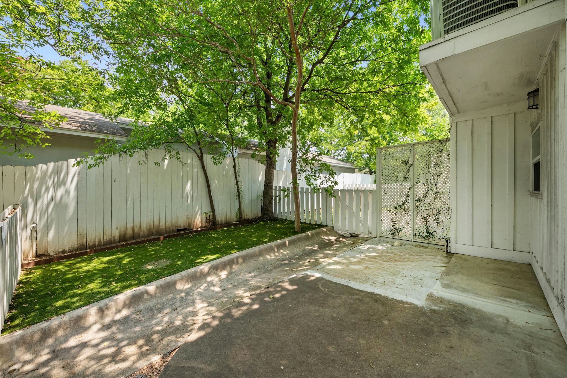 2401 Winsted Ln #4 Property Photo 21