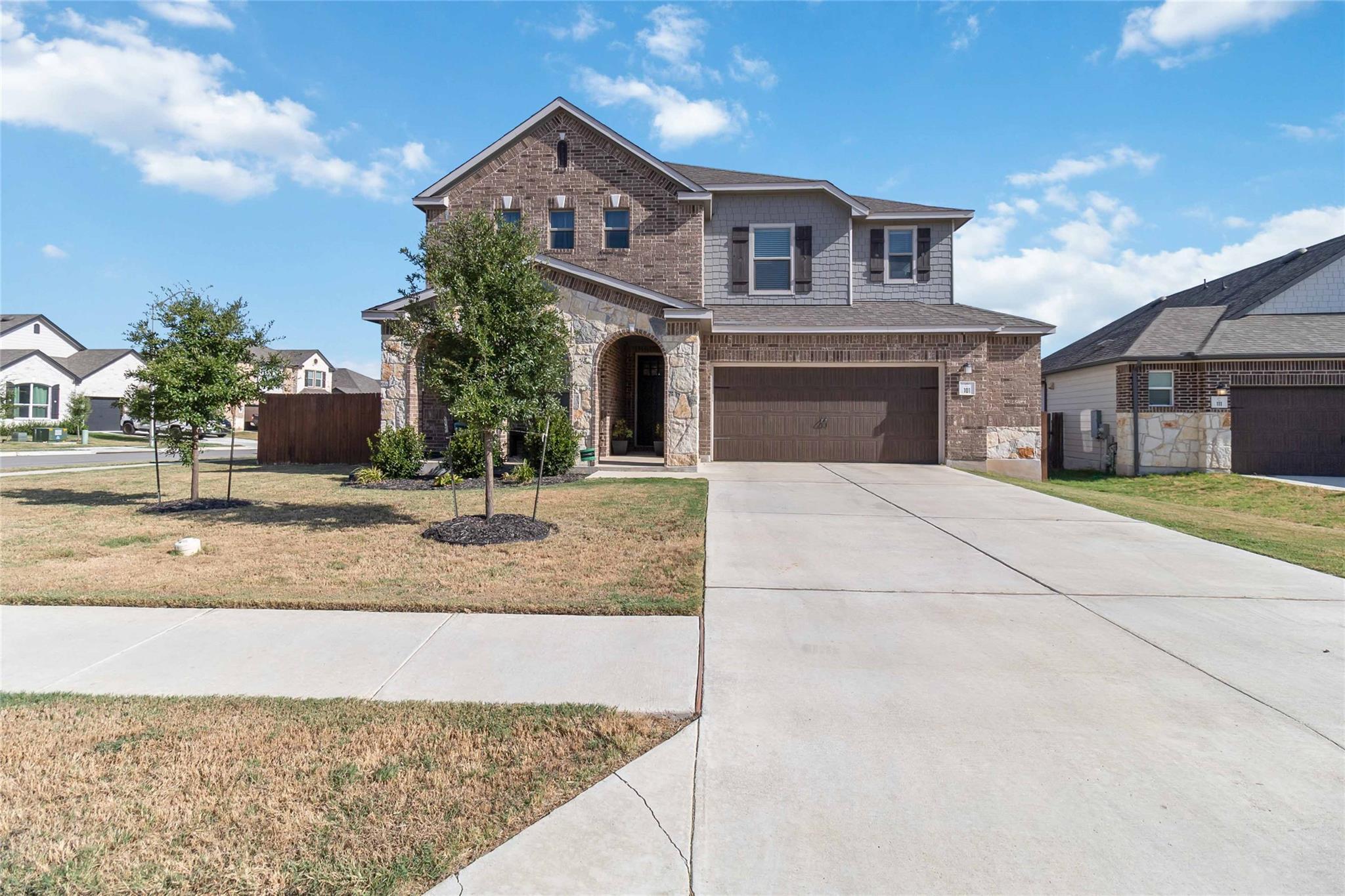 101 Redcliff Path Property Photo 3