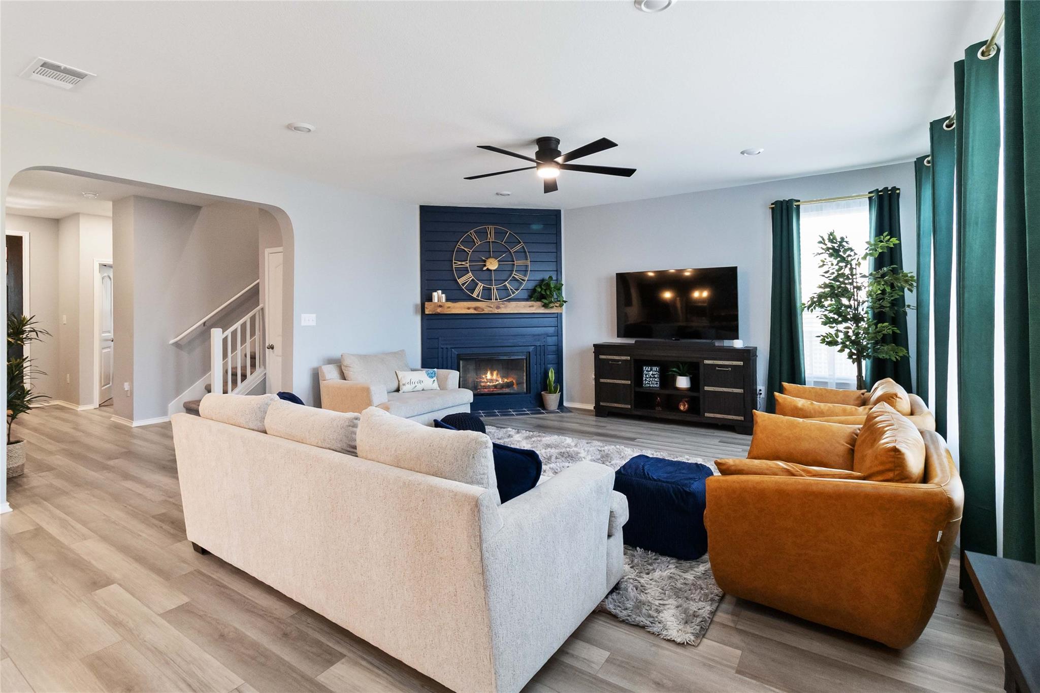 101 Redcliff Path Property Photo 6