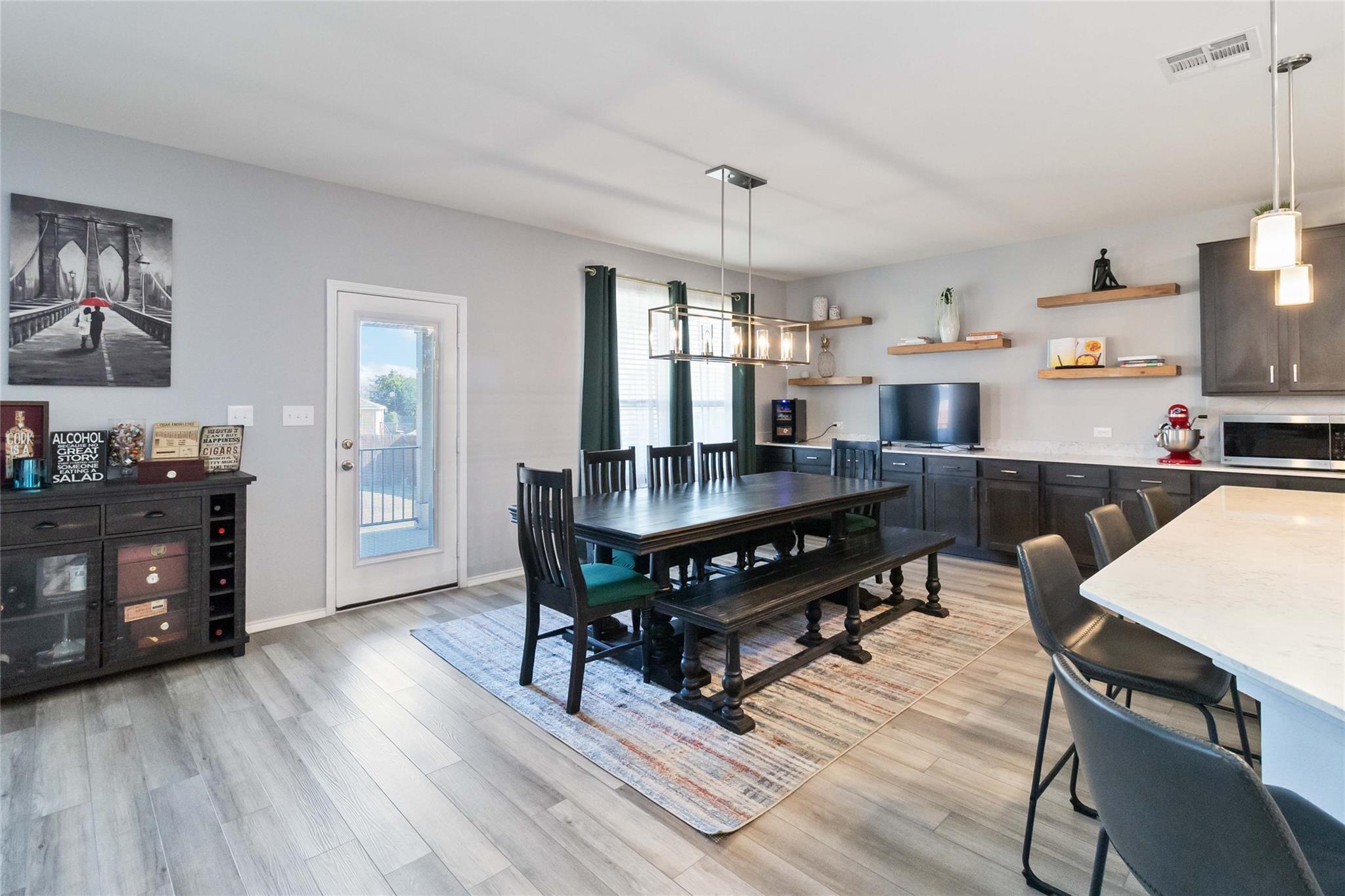 101 Redcliff Path Property Photo 7