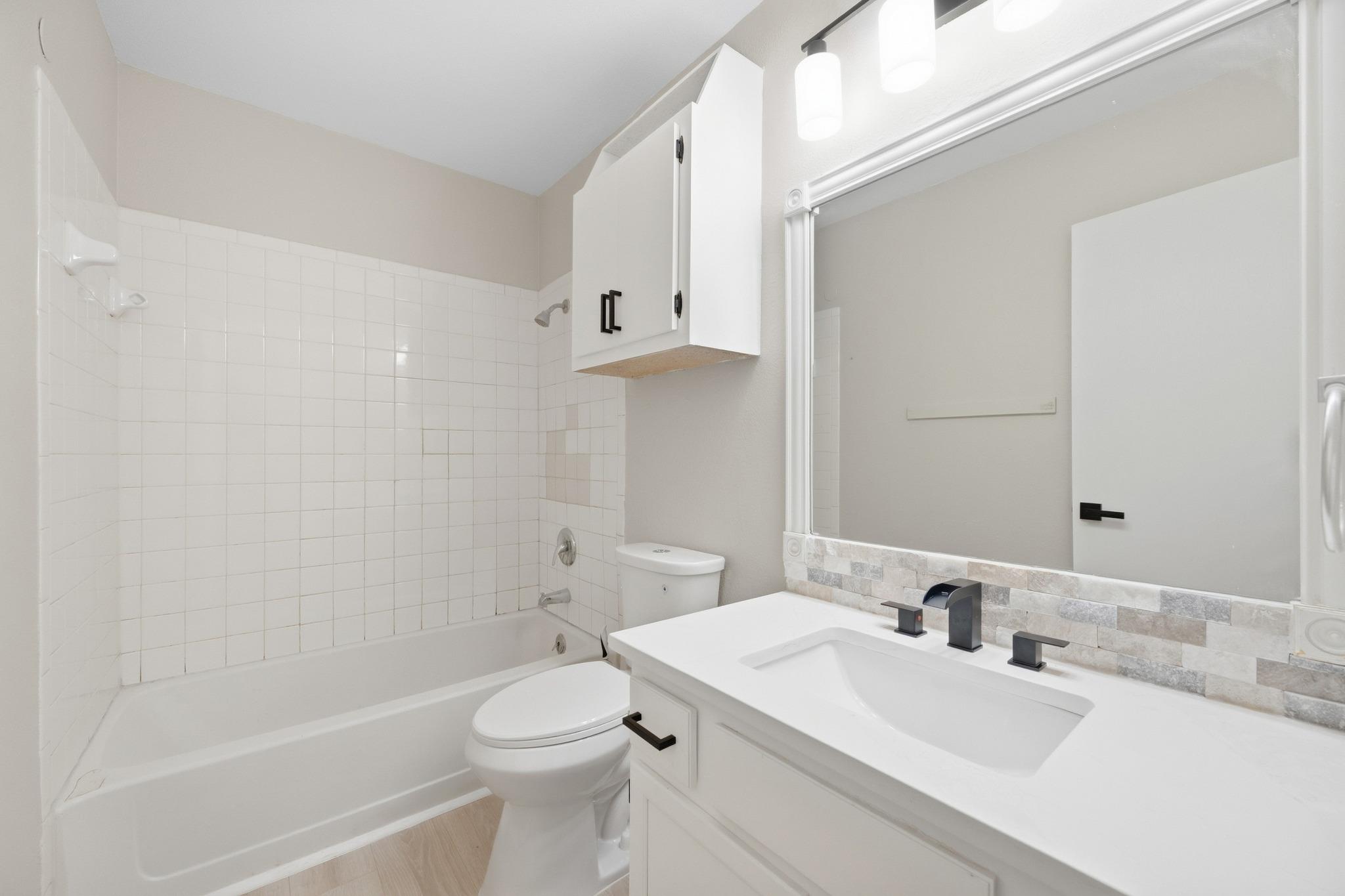 508/510 Greenlawn Blvd Property Photo 6