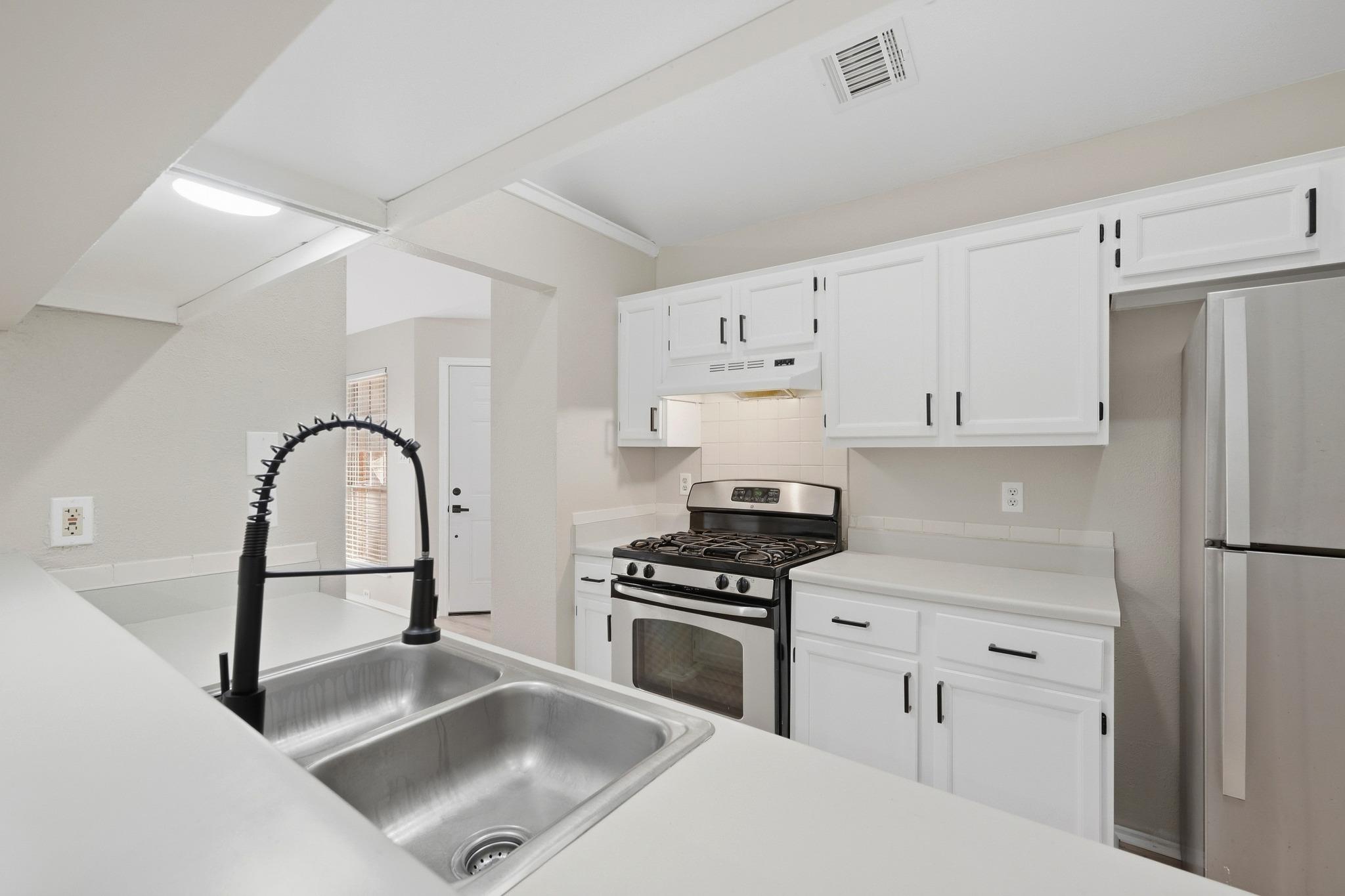 508/510 Greenlawn Blvd Property Photo 15