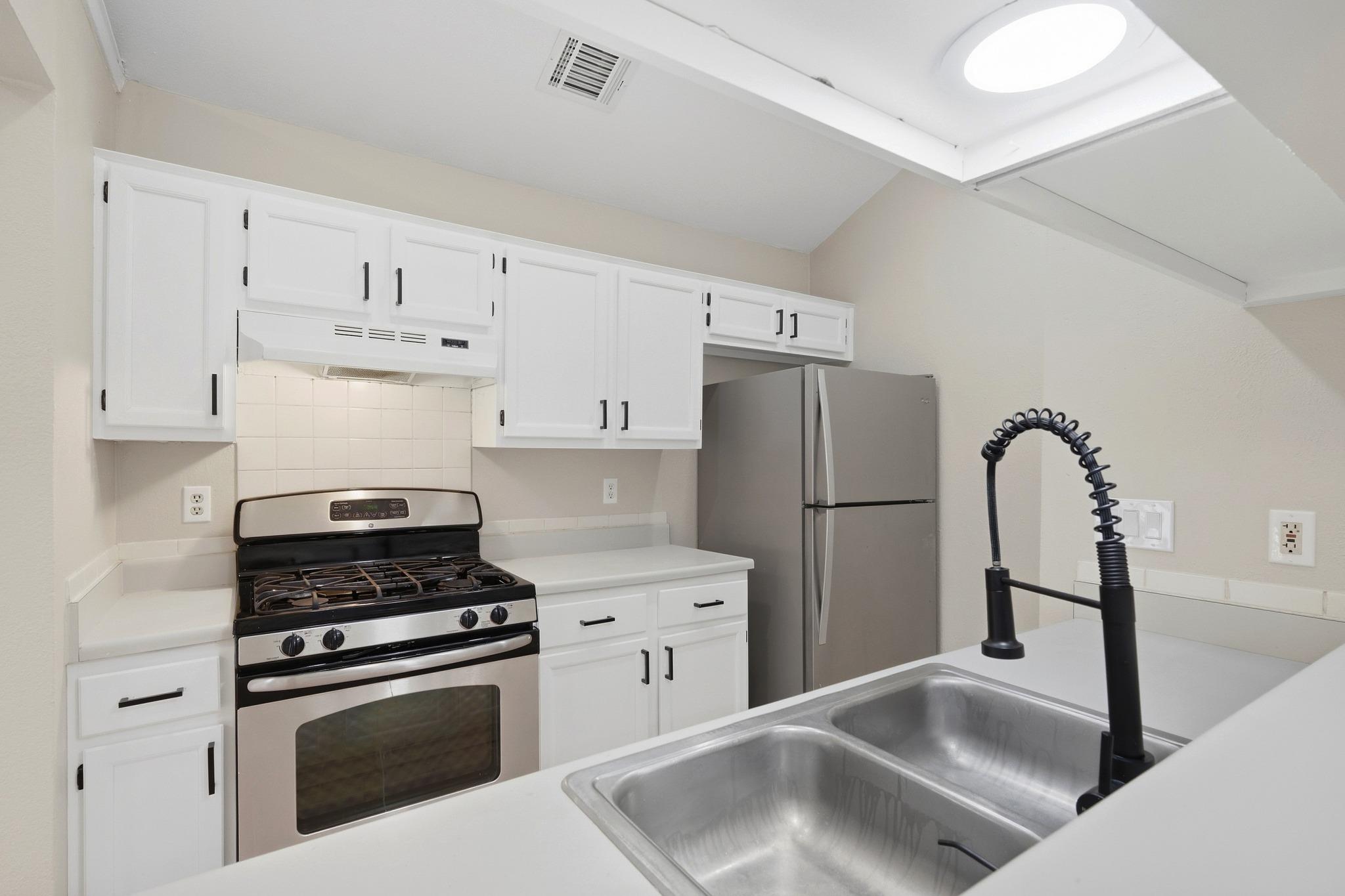 508/510 Greenlawn Blvd Property Photo 16