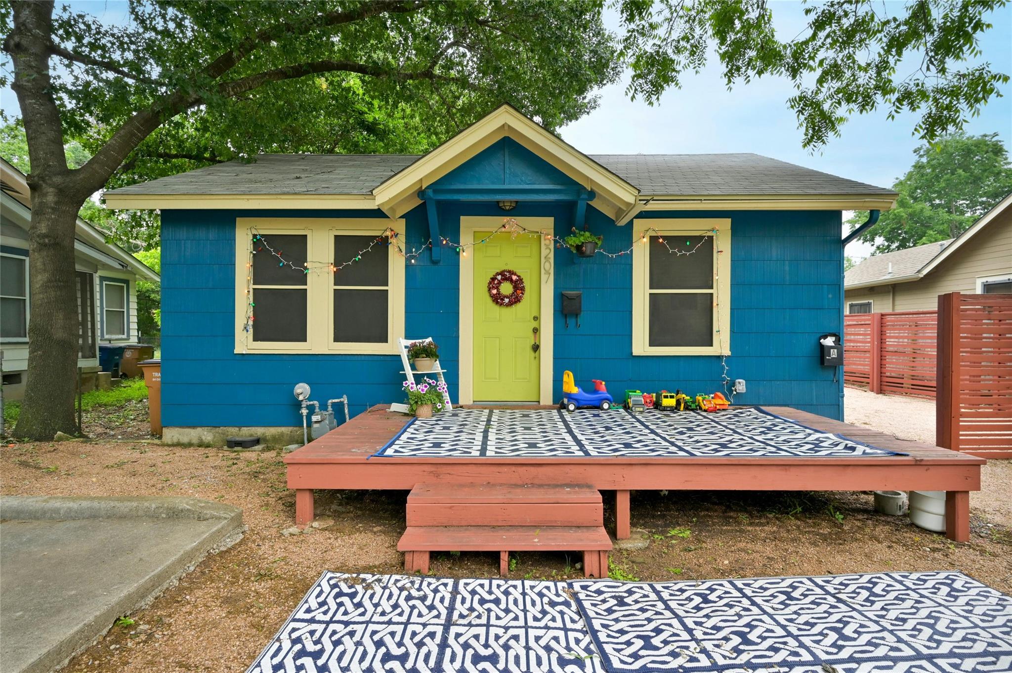 5207 Avenue H Property Photo