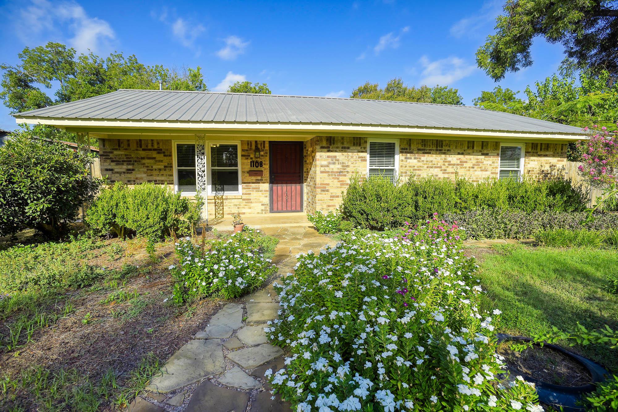 1108 Haysel St Property Photo 3