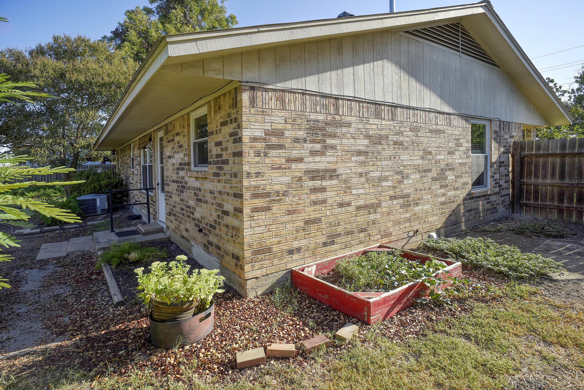 1108 Haysel St Property Photo 23
