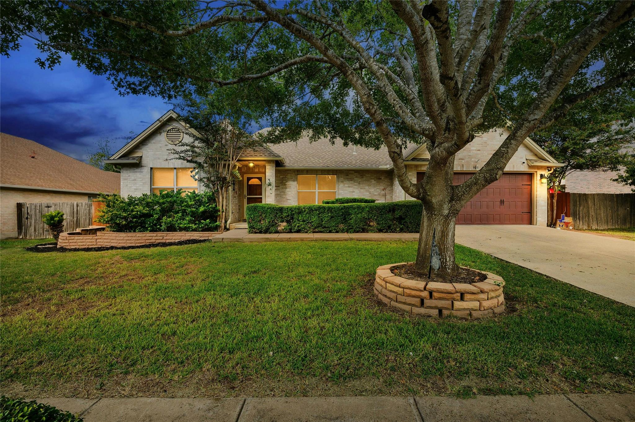 903 E Olympic Dr Property Photo 1