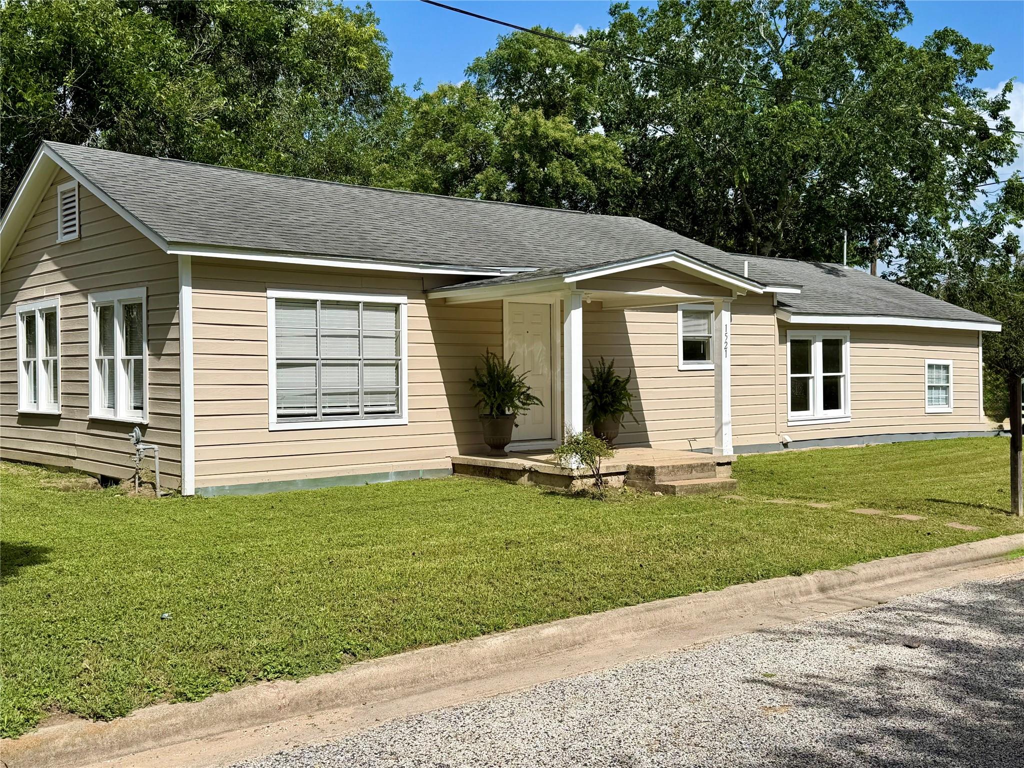 1521 N Hamilton St Property Photo 1