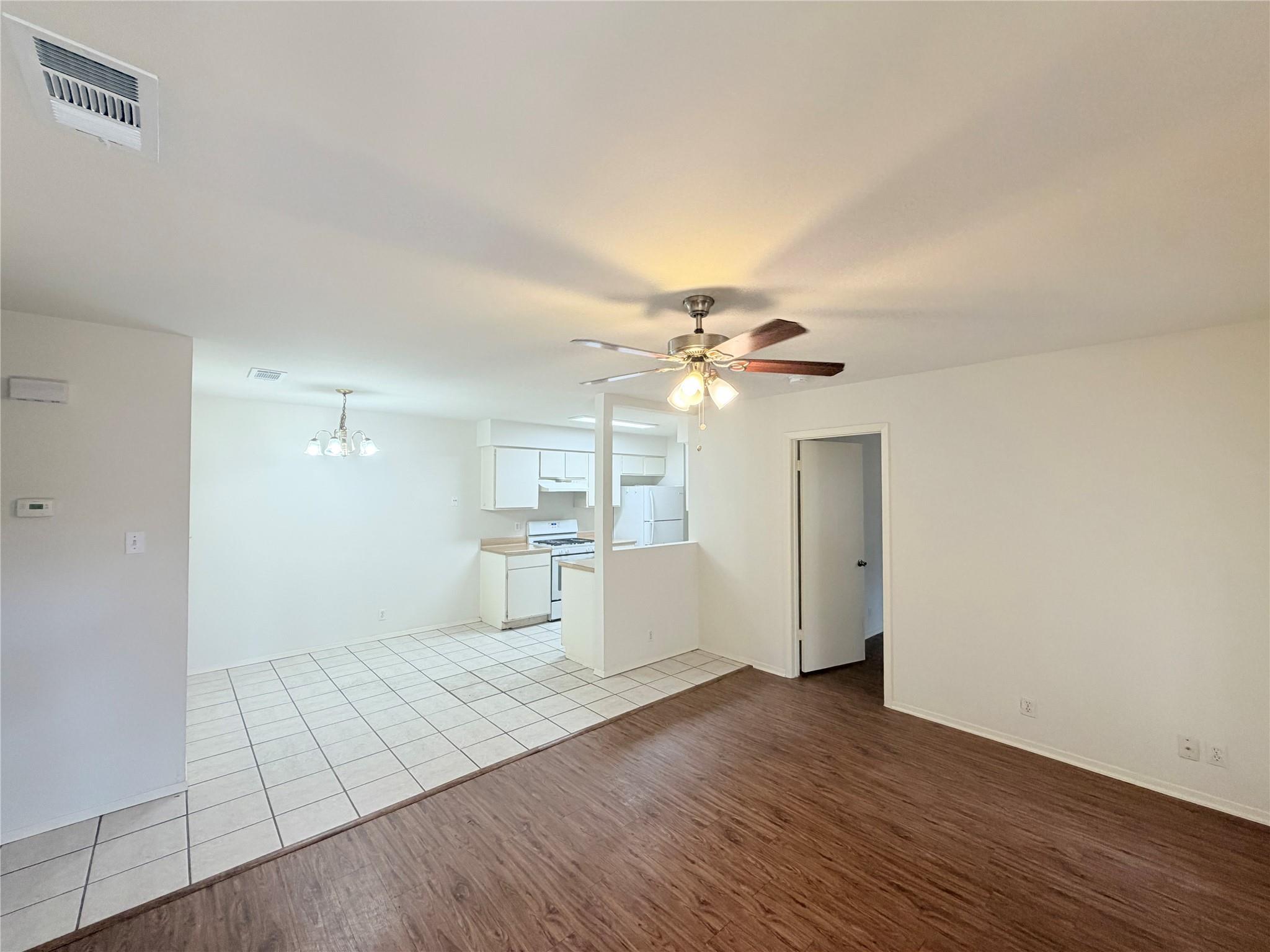 405 Parkhill Cv Property Photo 3