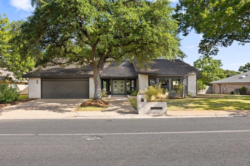 10707 Pinehurst Dr Property Photo 1