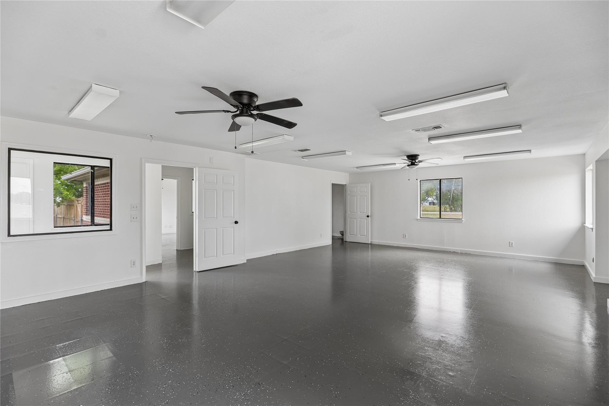 1030 S Guadalupe St Property Photo 2