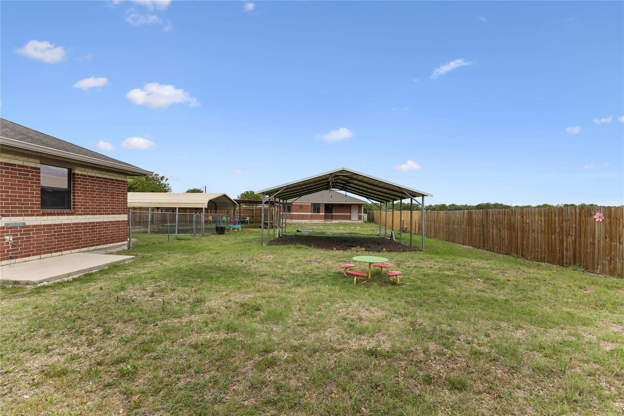 1030 S Guadalupe St Property Photo 10