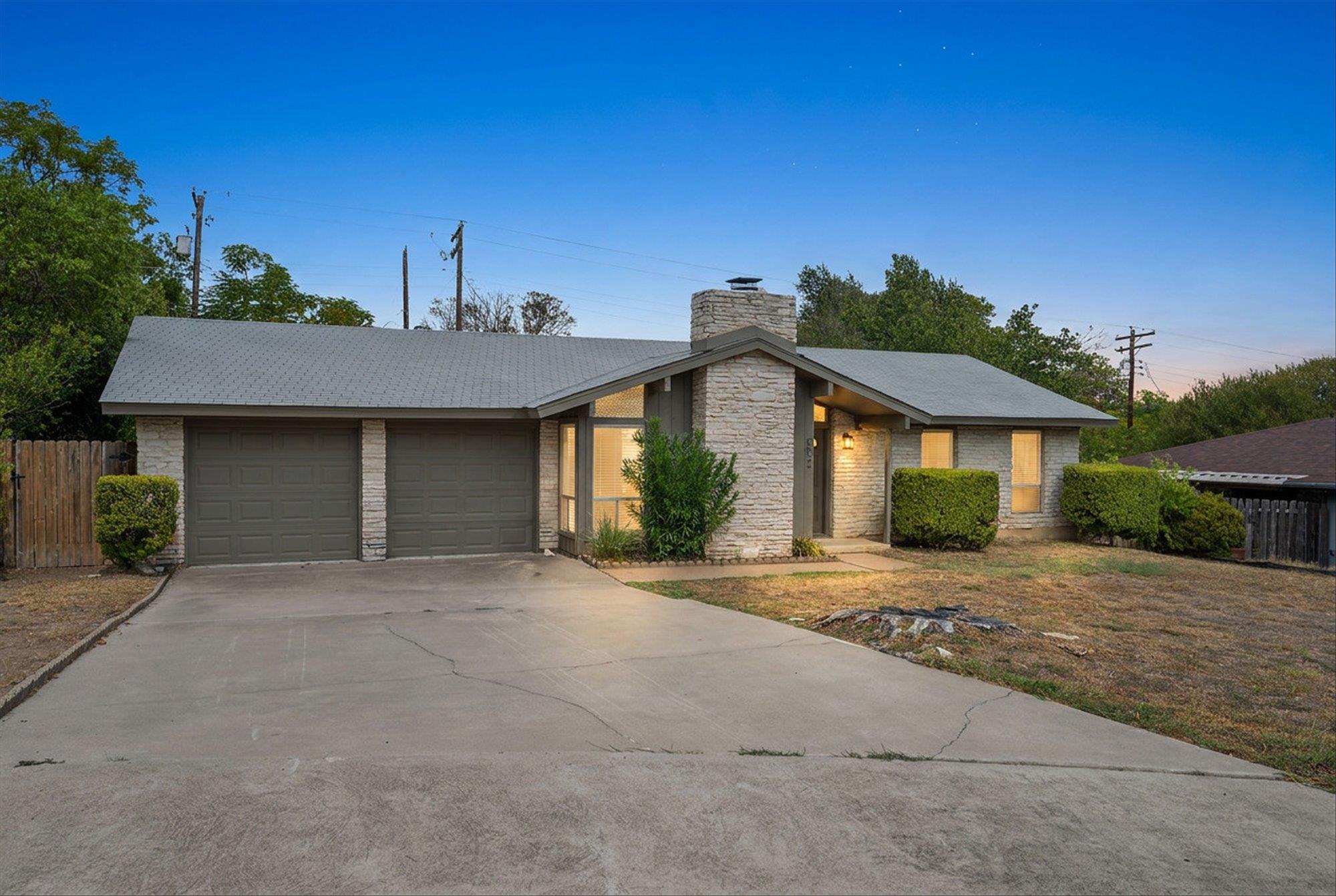 802 Riddlewood Dr Property Photo 4