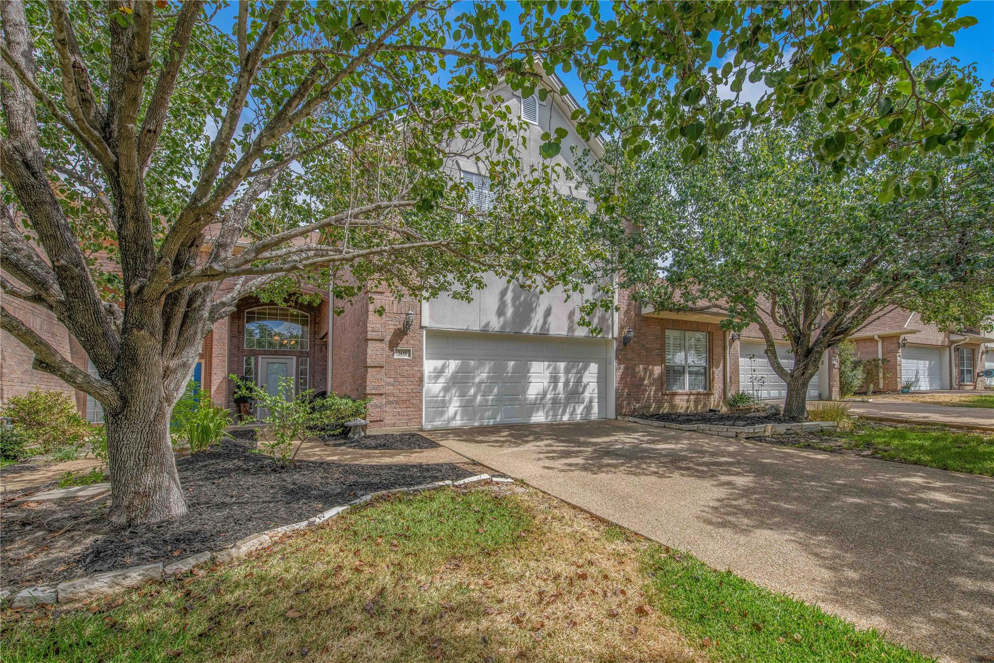 305 Chimney Hill Dr Property Photo 1