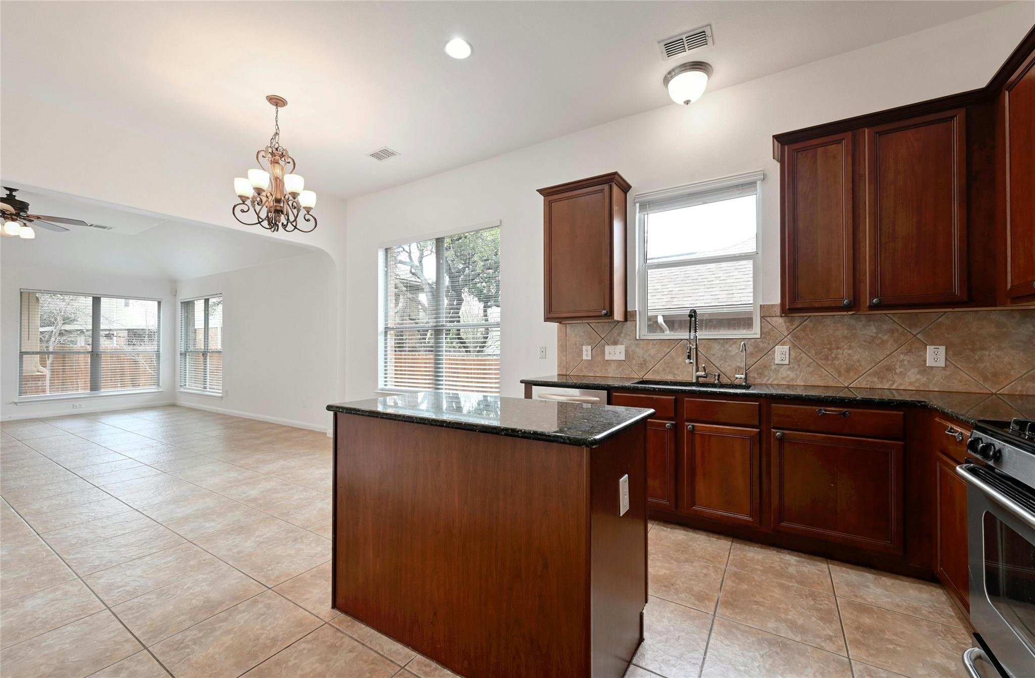 10104 Hibiscus Cv Property Photo 8