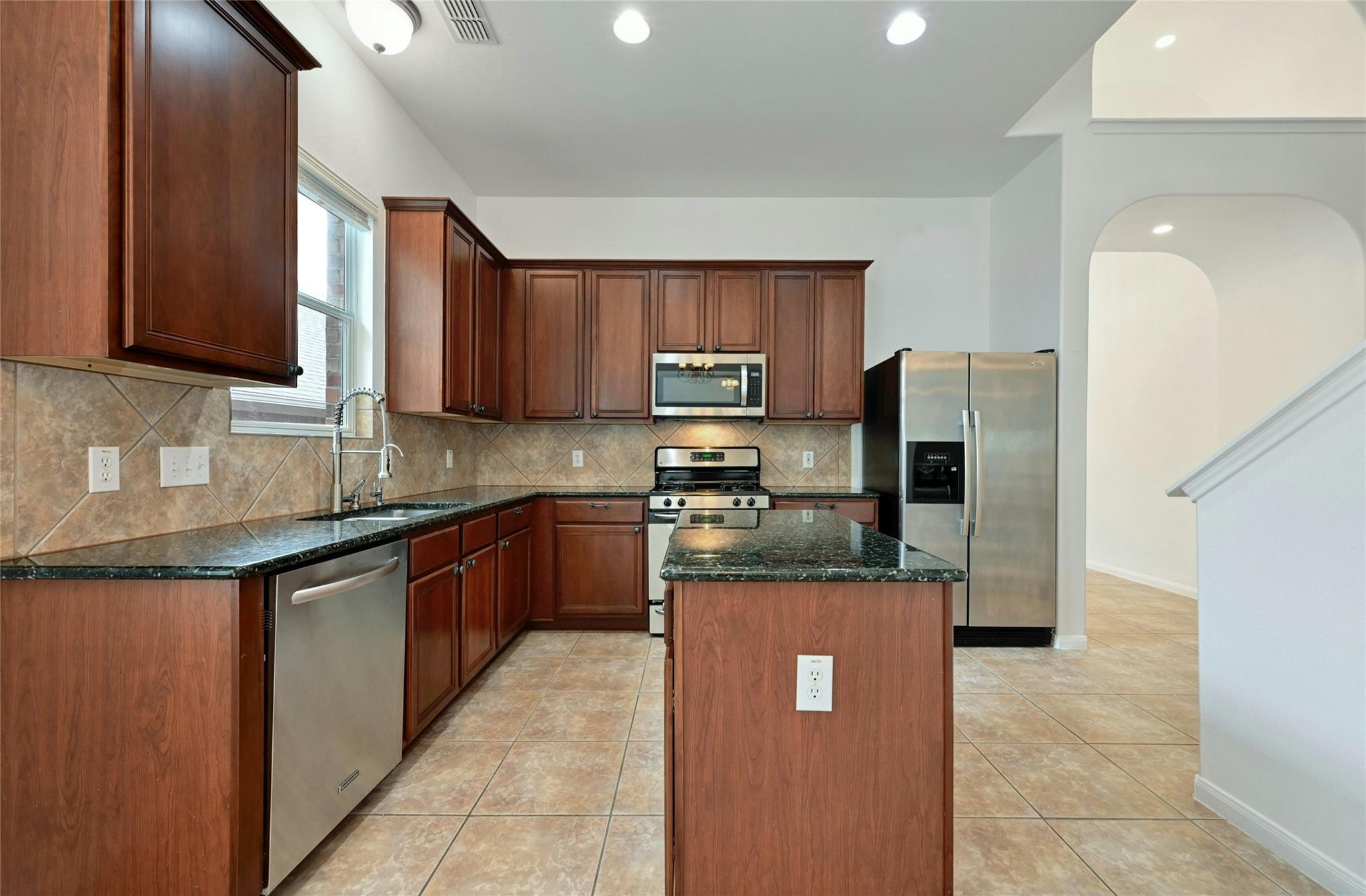 10104 Hibiscus Cv Property Photo 9