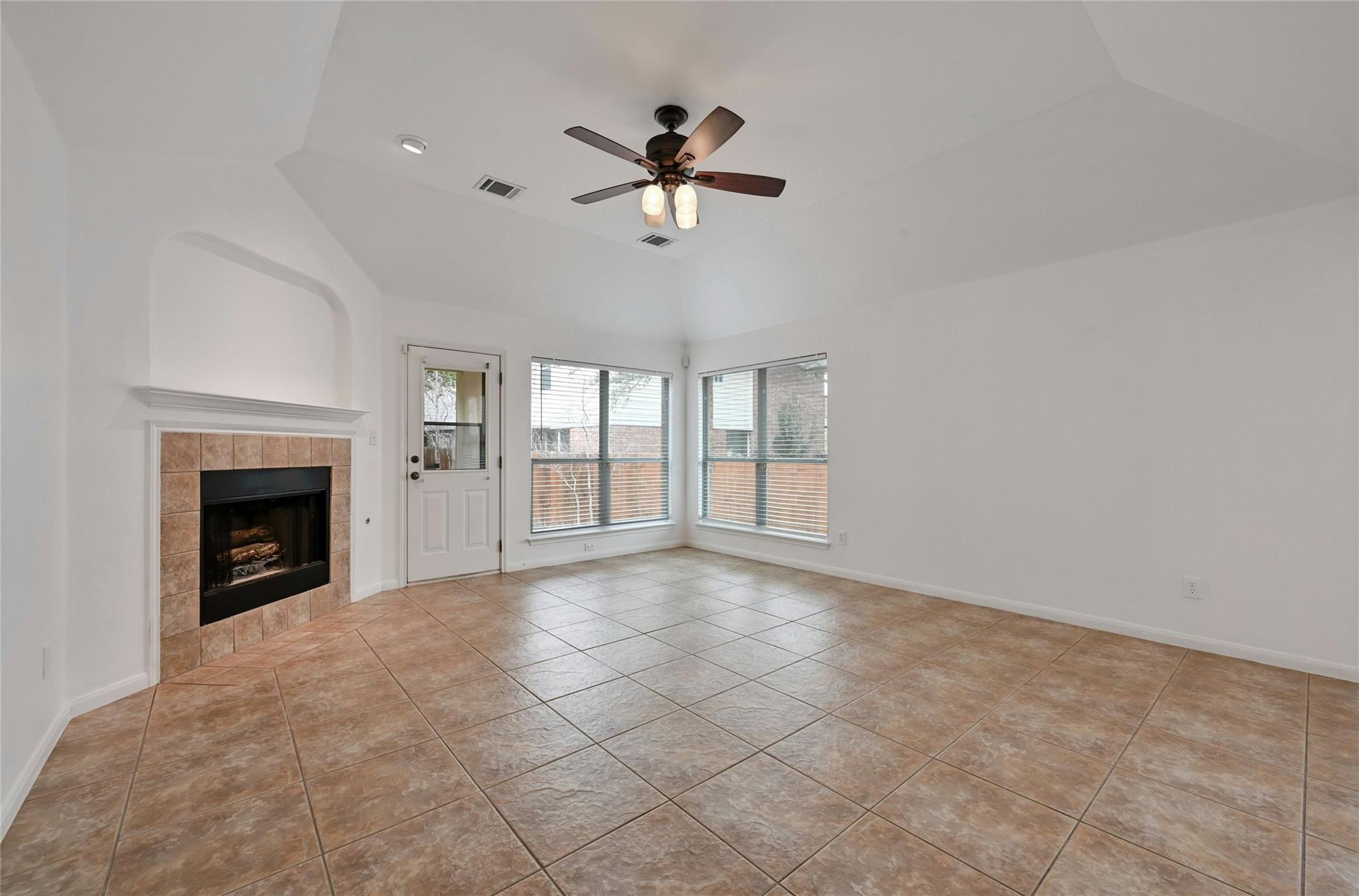 10104 Hibiscus Cv Property Photo 11