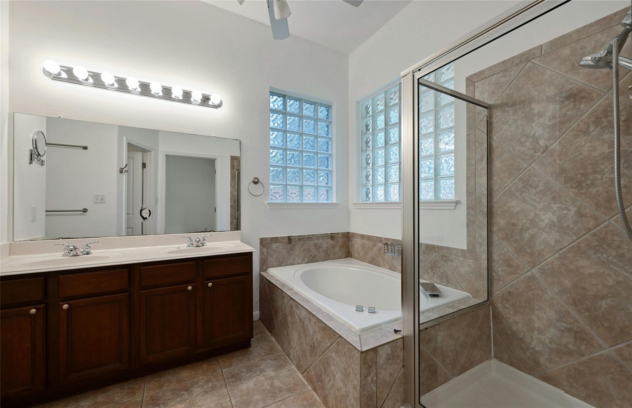 10104 Hibiscus Cv Property Photo 16