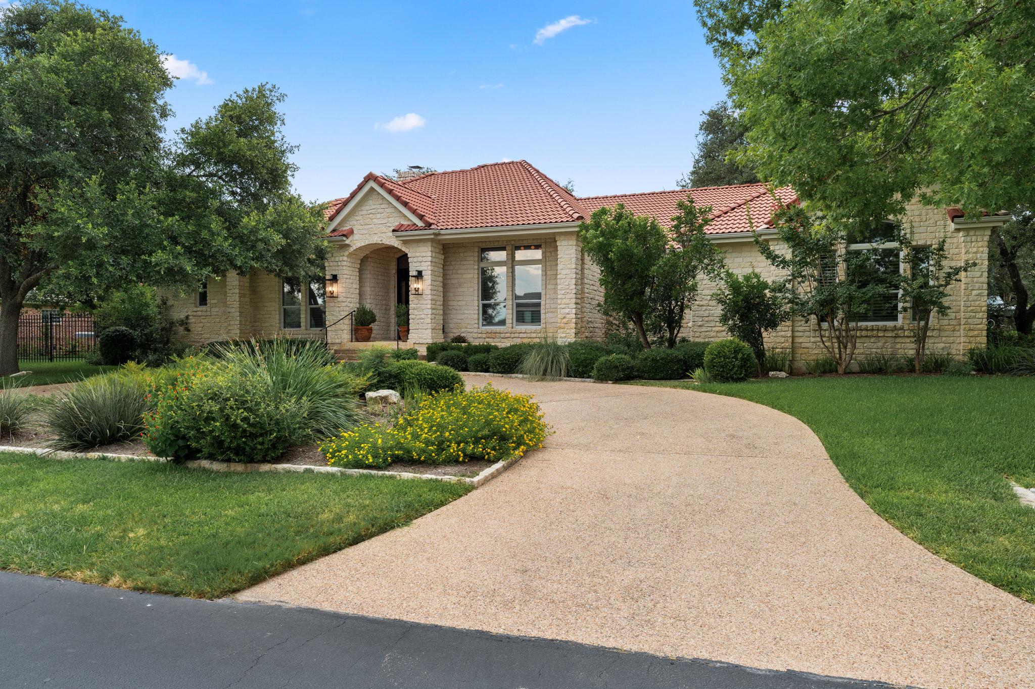 18 Waterfall Dr Property Photo 1