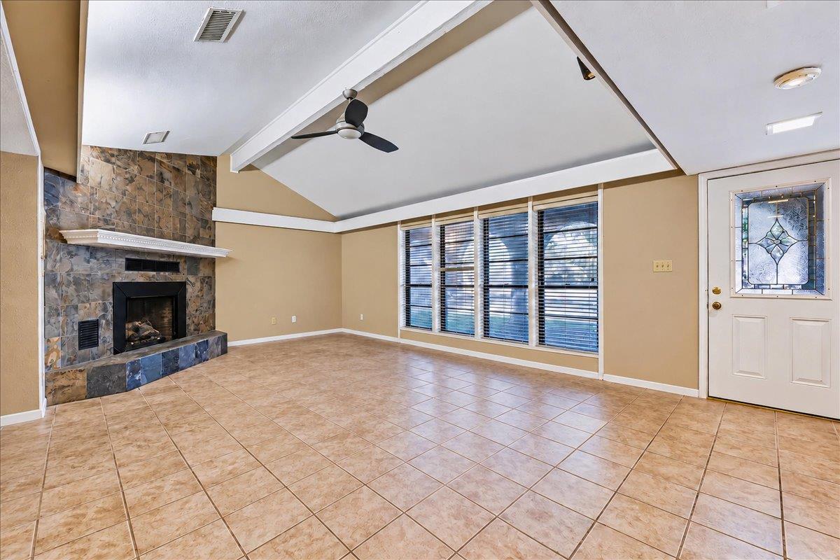 111 Post Oak Dr Property Photo 4
