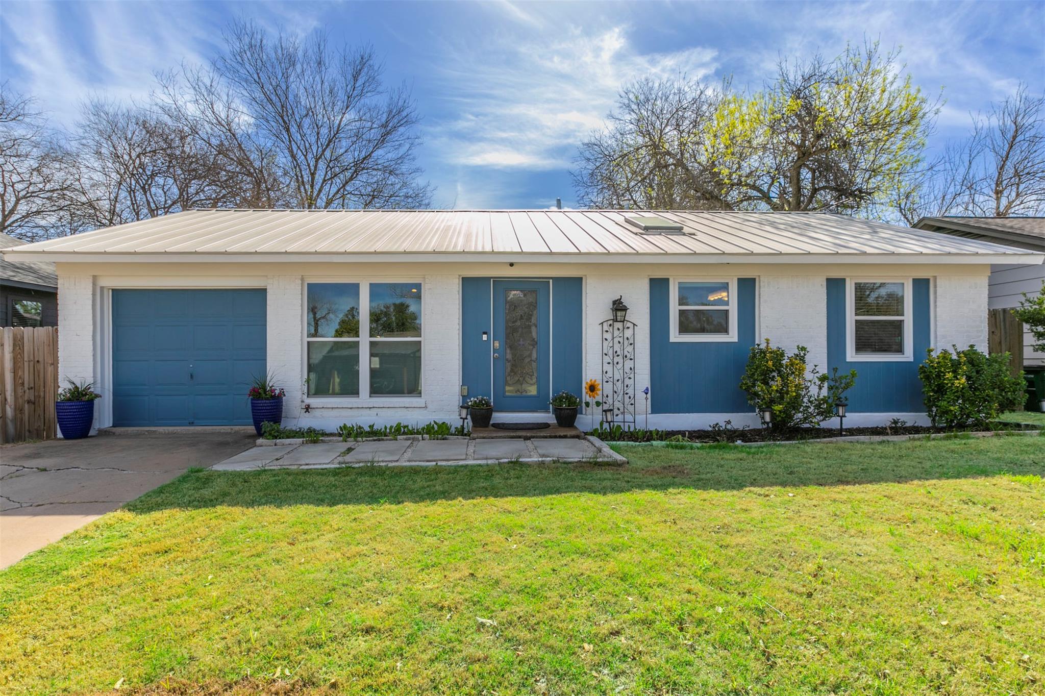 6519 Pevensey Dr Property Photo