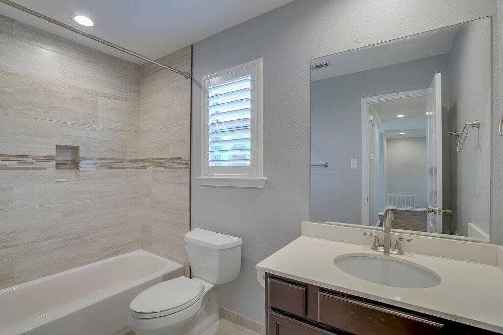 226 Claris Ln Property Photo 12