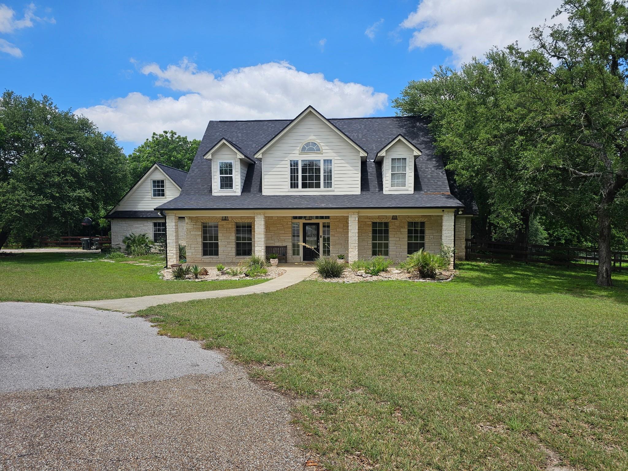 1060 Great Oaks Dr Property Photo 1