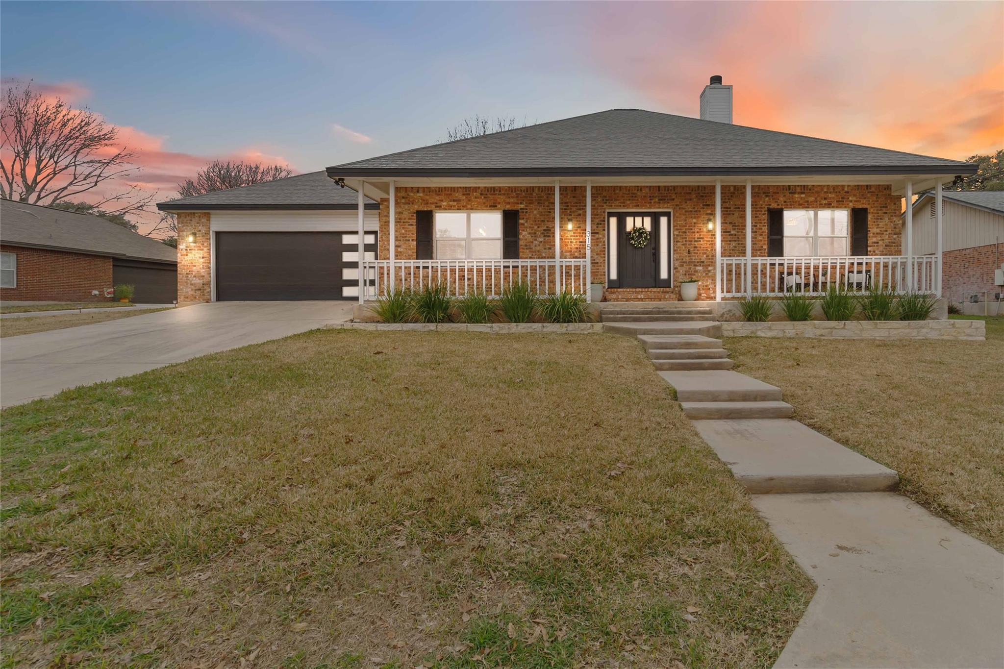 315 E Tanglewood Dr Property Photo