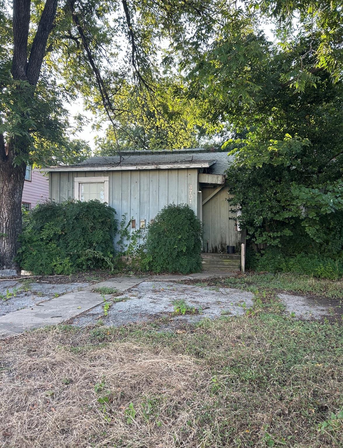4701 Harmon Ave Property Photo 3