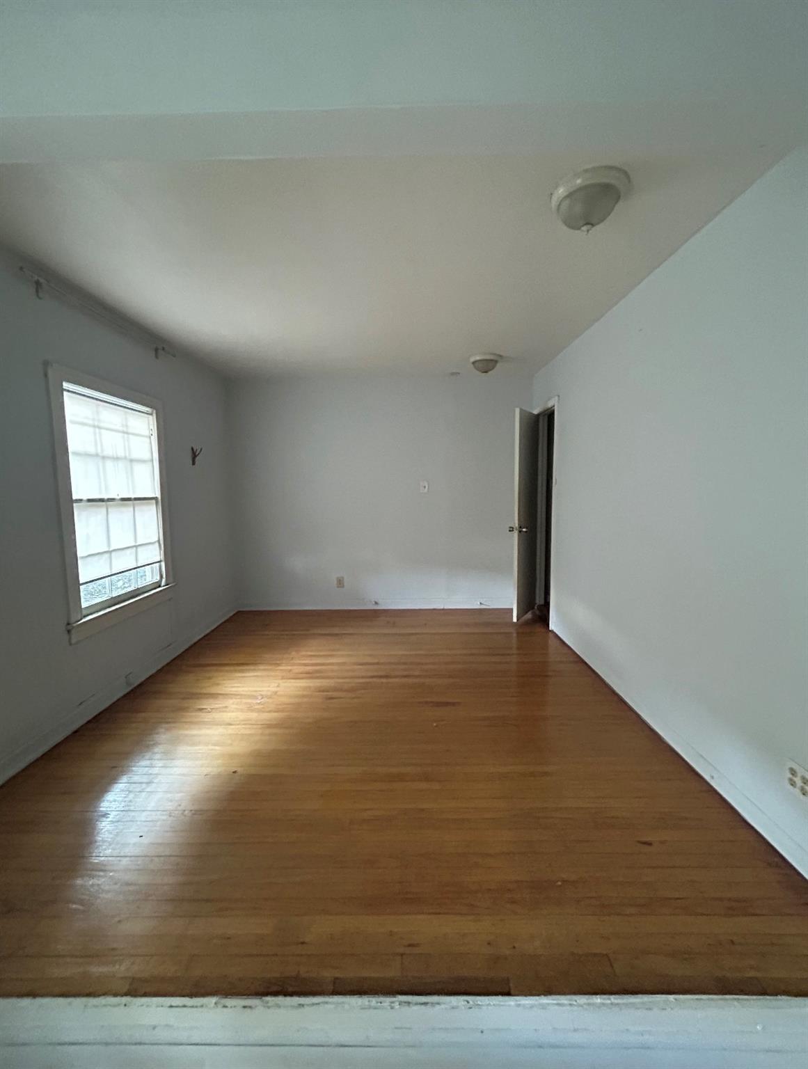 4701 Harmon Ave Property Photo 8
