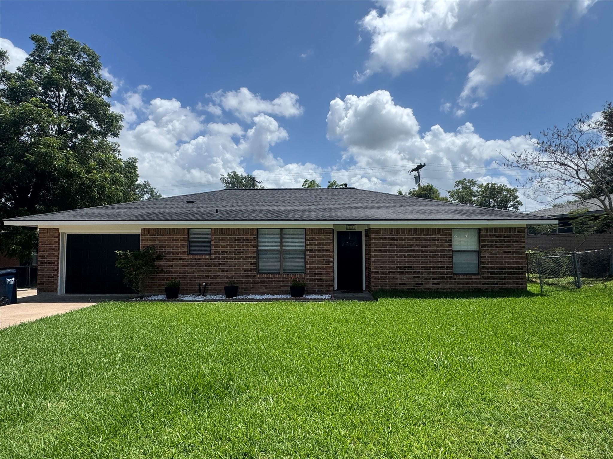 2004 Brazos Ave Property Photo 1
